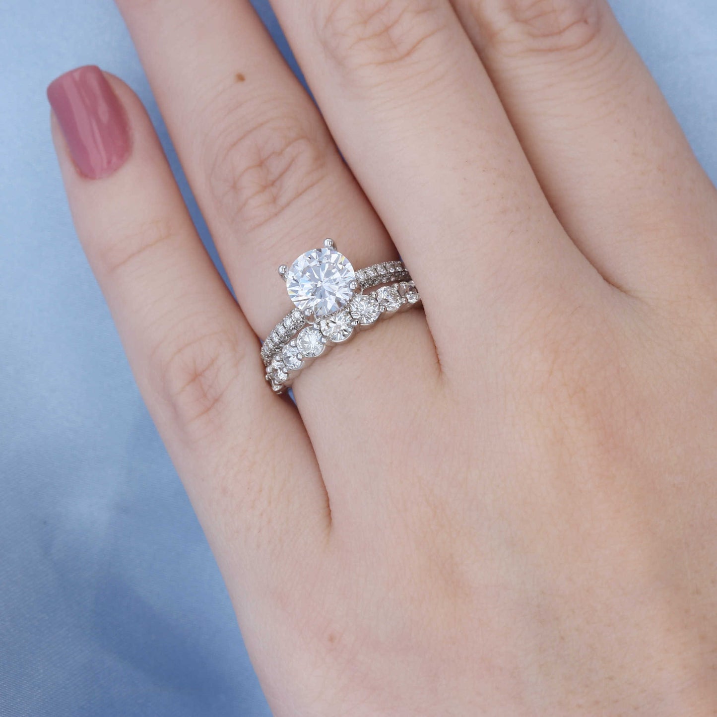 White Gold Graduated Diamond Band