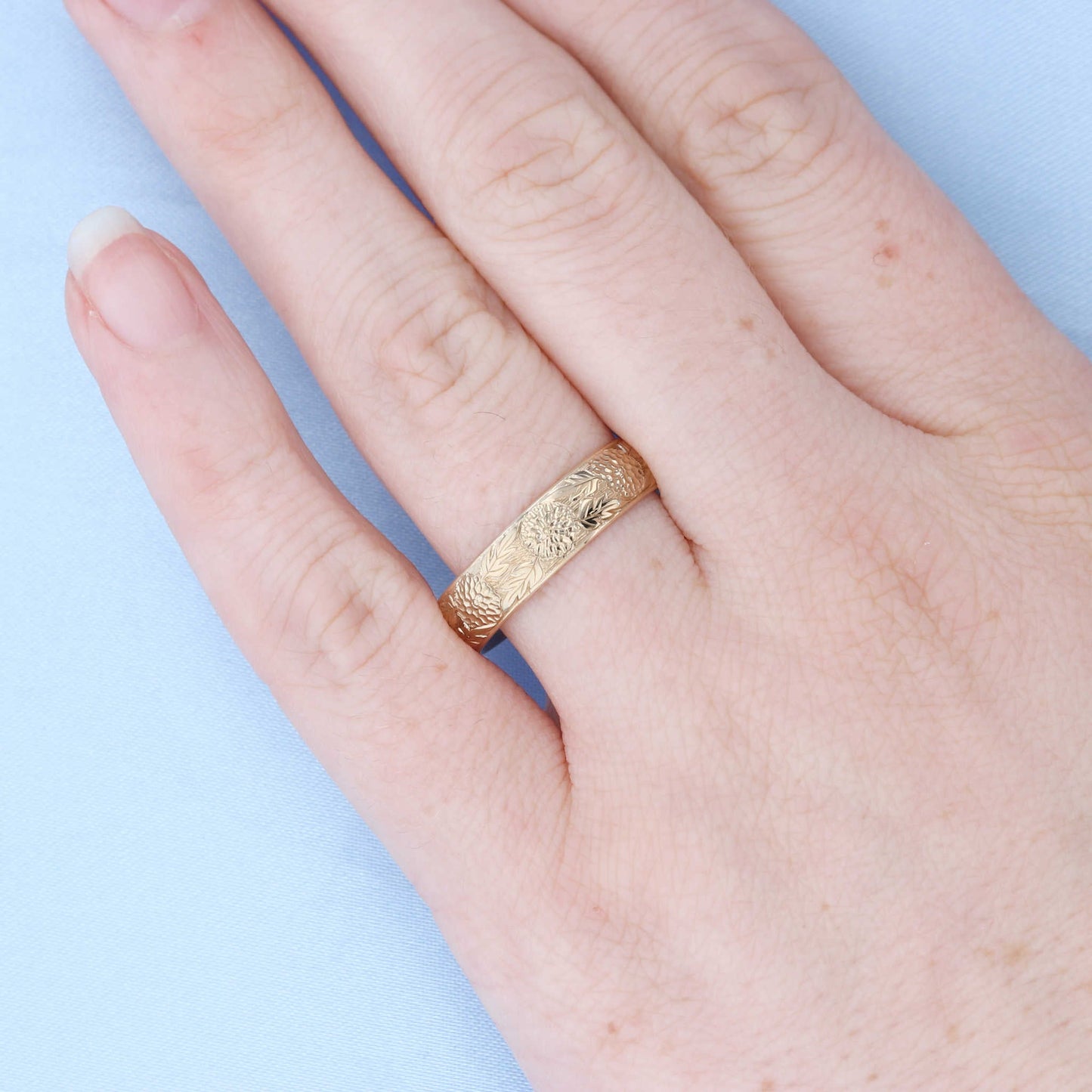 Yellow Gold Engraved Chrysanthemum Ring