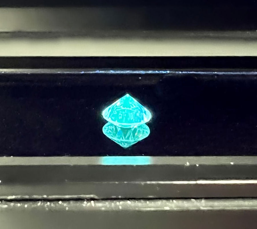 A loose diamond showing very strong blue fluorescence.