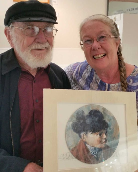 Sandy Brigham with Norman Kirk holding his art piece