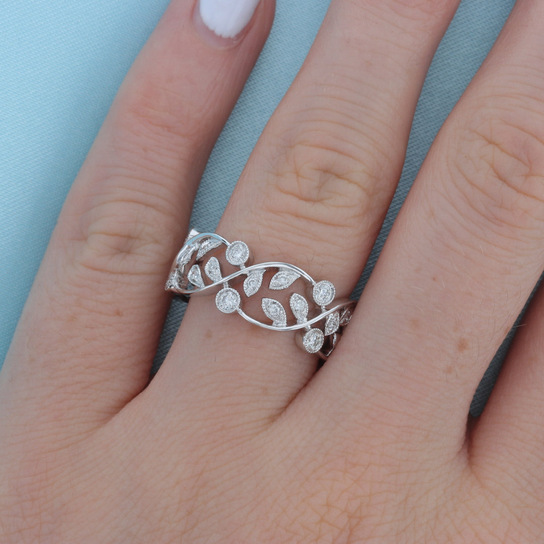 Diamond Leaf Milgrain Band