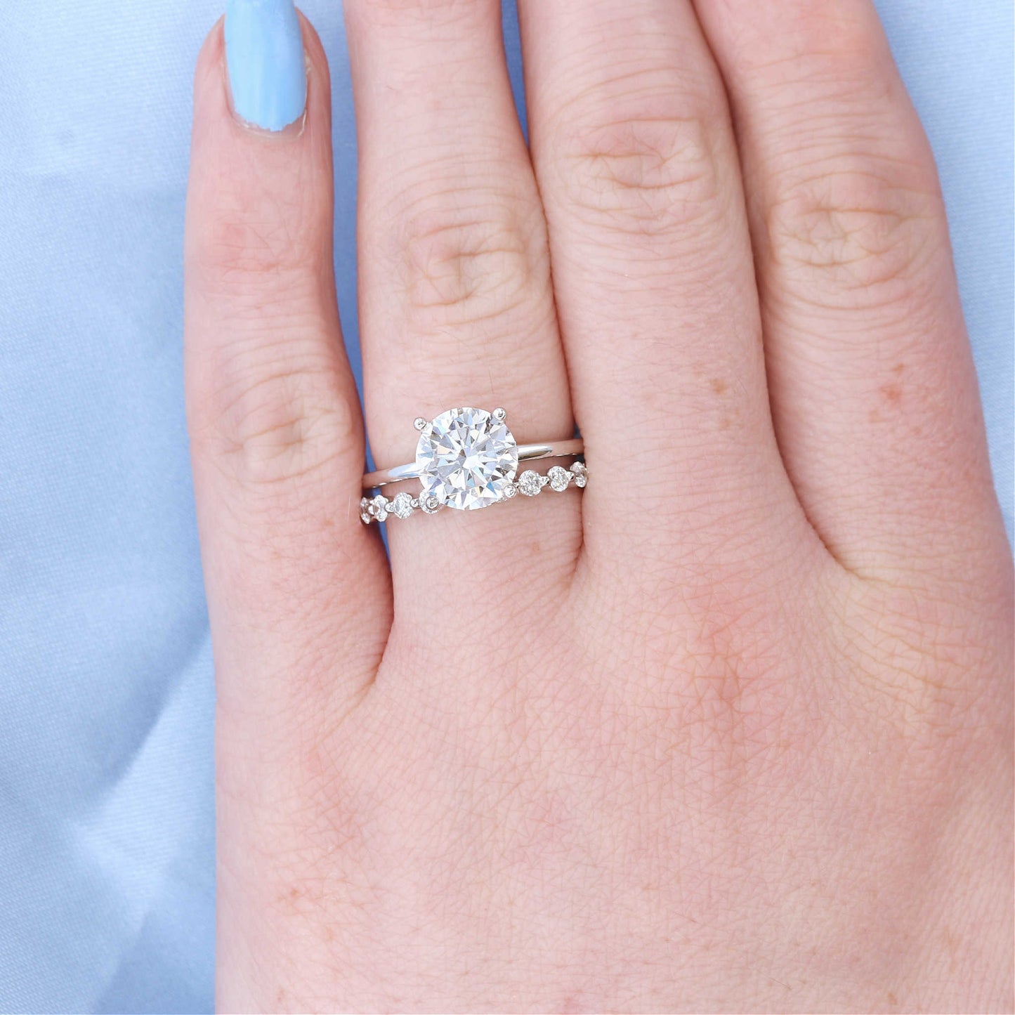 Round Floating Diamond Band