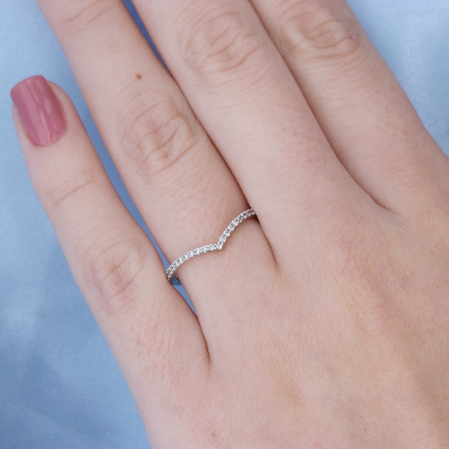 Diamond Chevron Contour Band