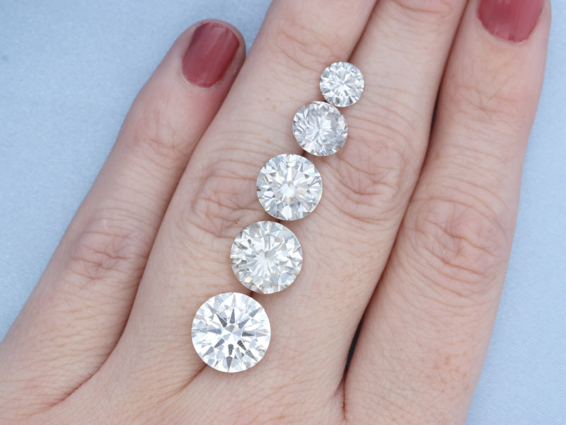 Diamonds of various sizes on a hand